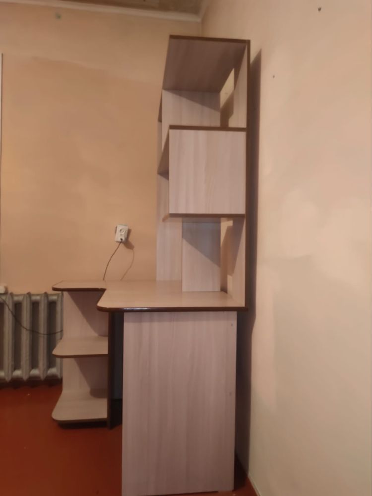 Угловой компьютерный стол