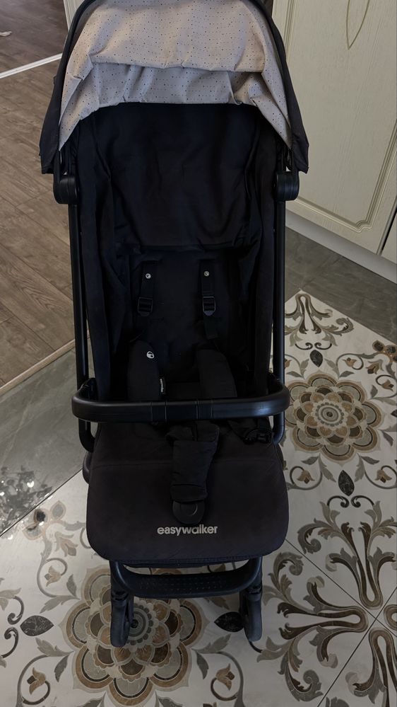 Продаю прогулочную коляску Easywalker