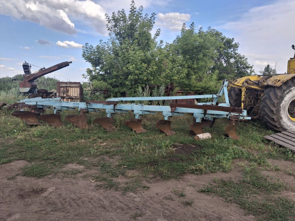 Плуг 8 Корпусной на к 700