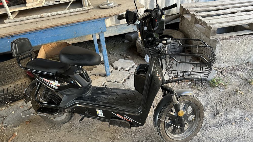 Продам скутер почти новая! Аккумуляторы ұзақ уақытқа дейін жетеді