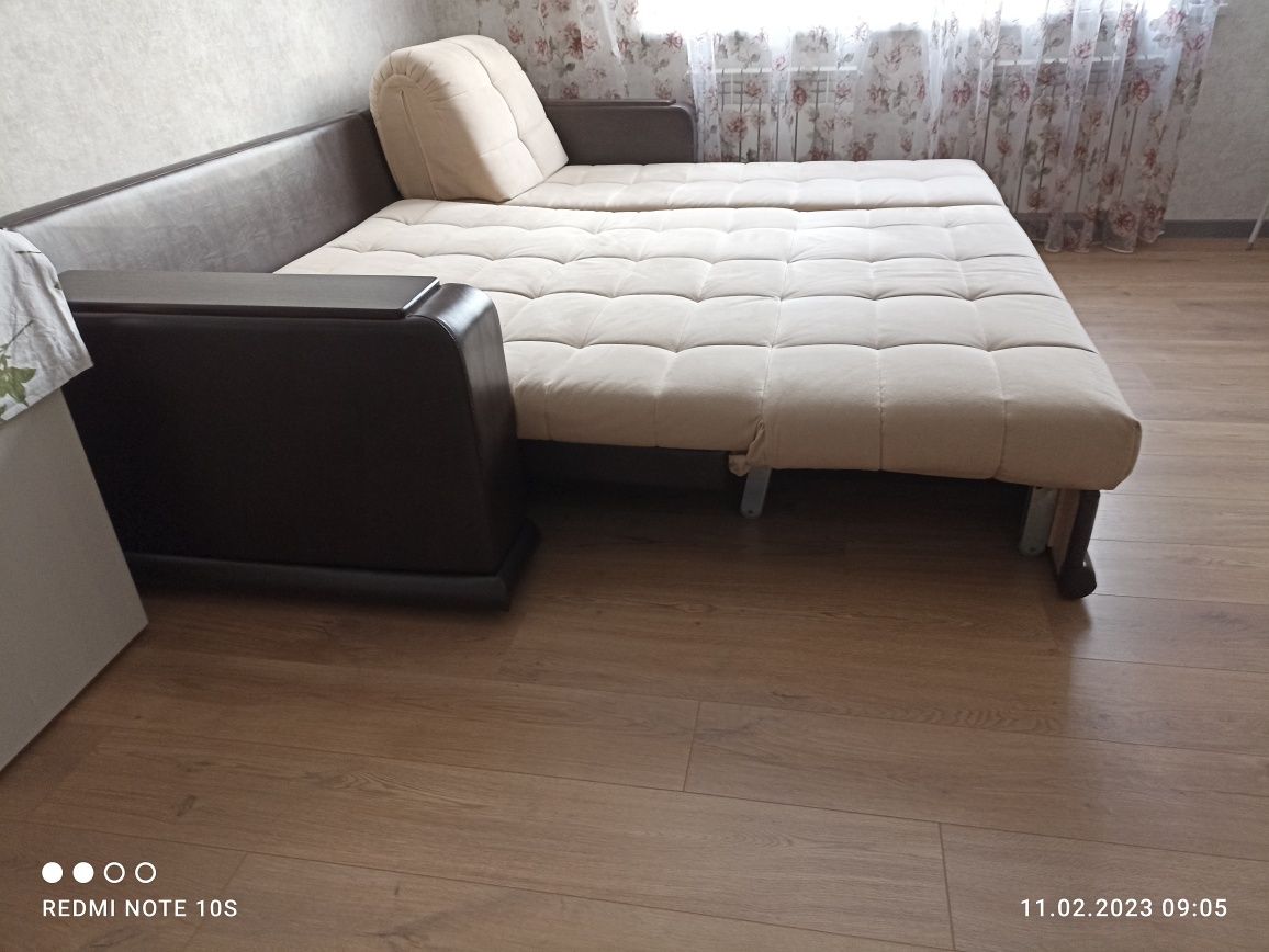 Продам угловой универсальный диван