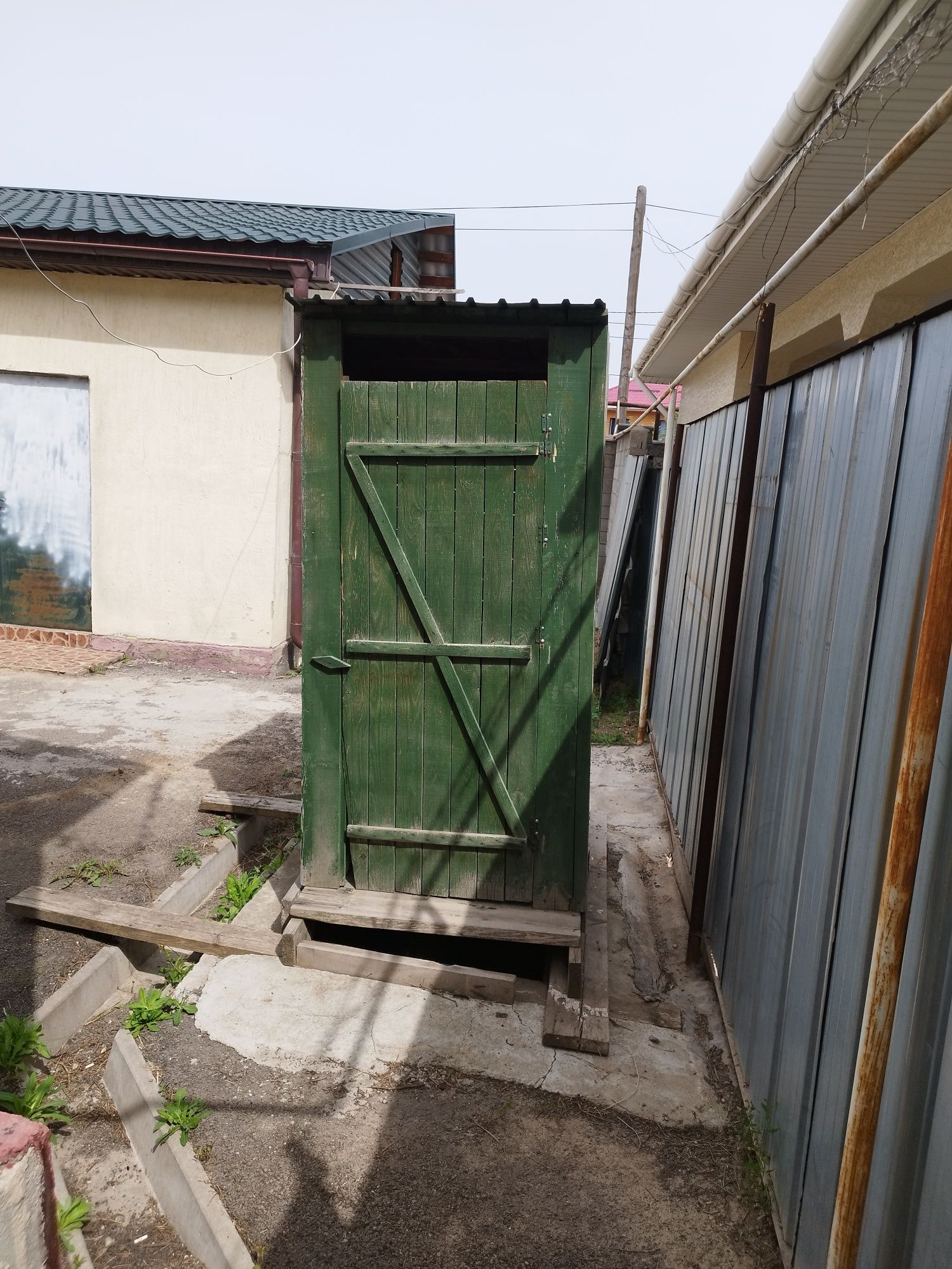 Продам навес. Продам уличный туалет.