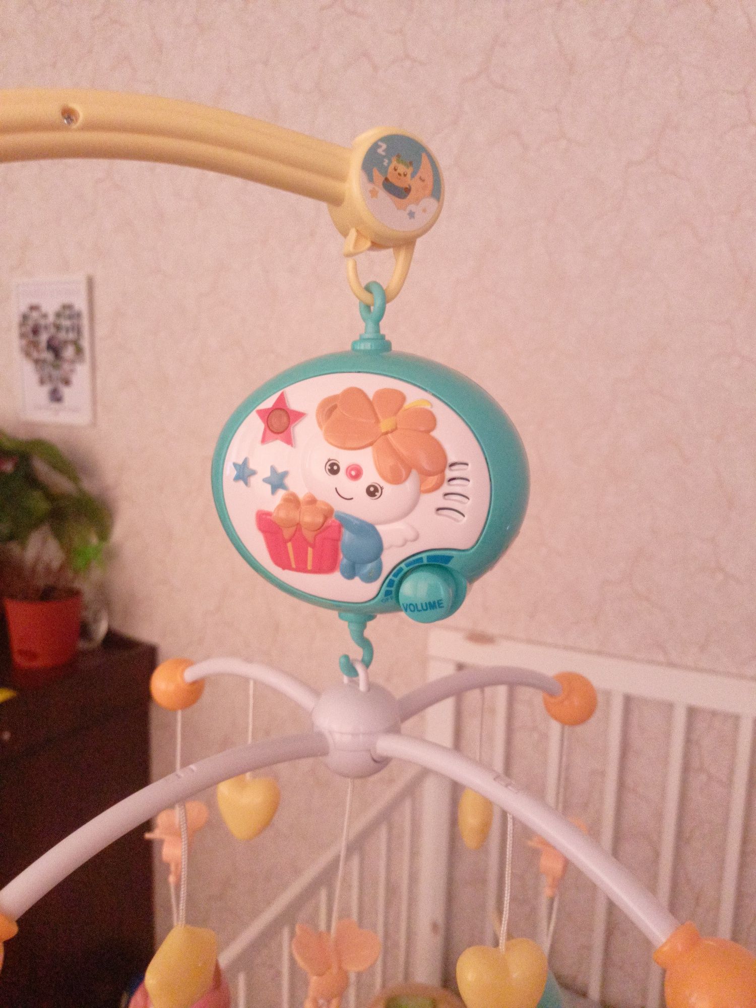 Мобиль музыкальный на кроватку