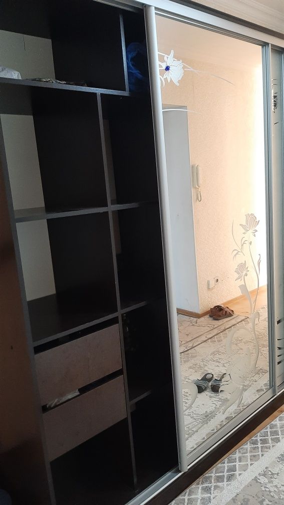 Продам шкаф  купе в прихожую