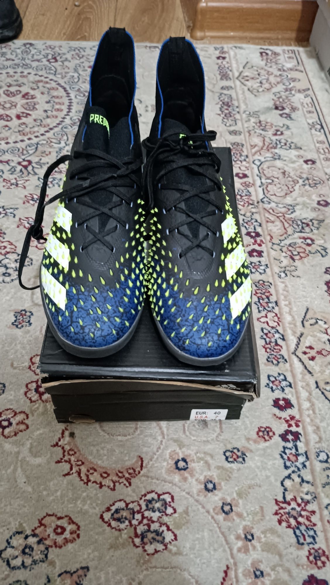 Продам сороконожки adidas predator совершенно новые