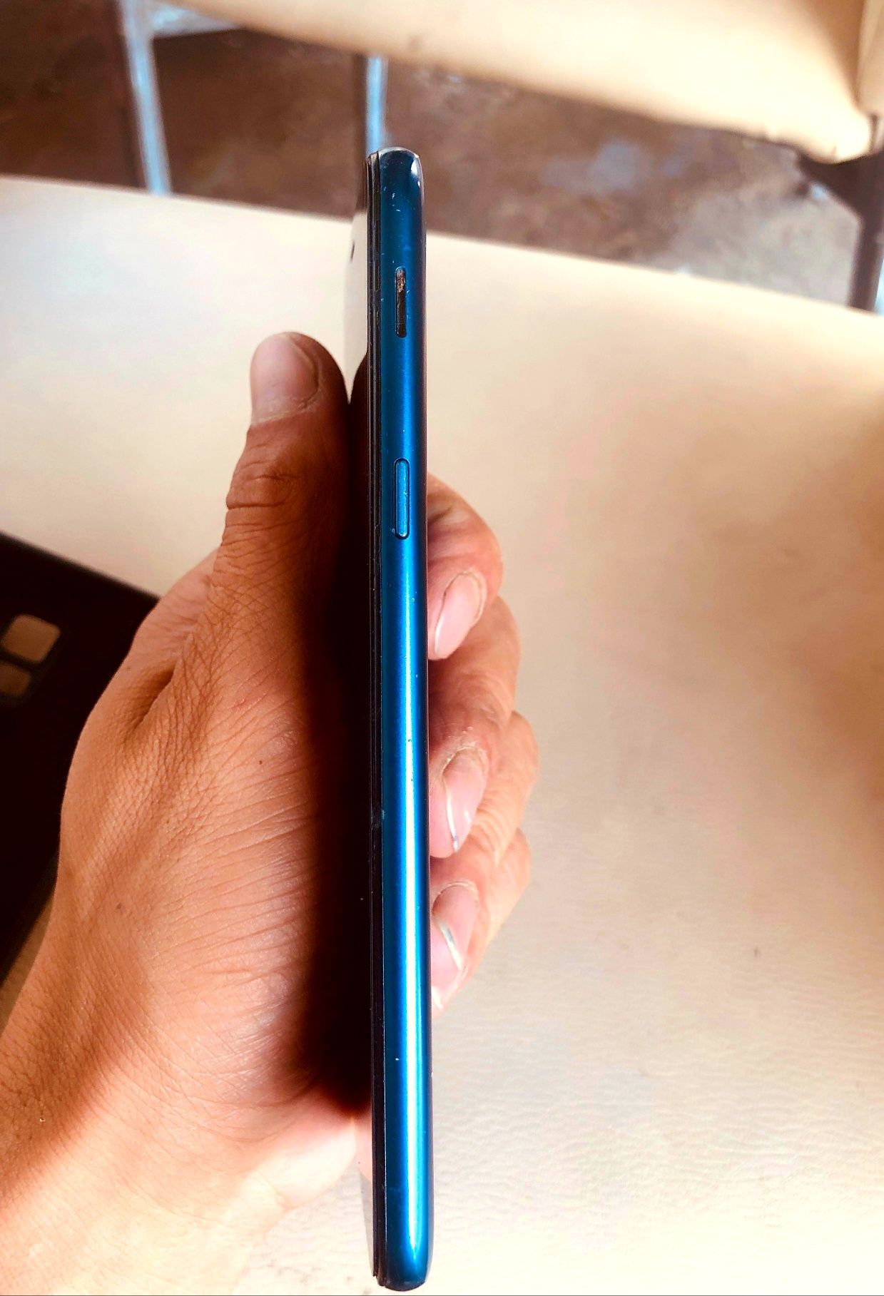 Samsung A6 продам срочно