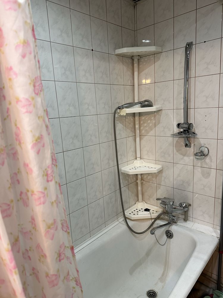 Продам 2х ком.кварииру, в центре правого берега. Квартира очень тепла.