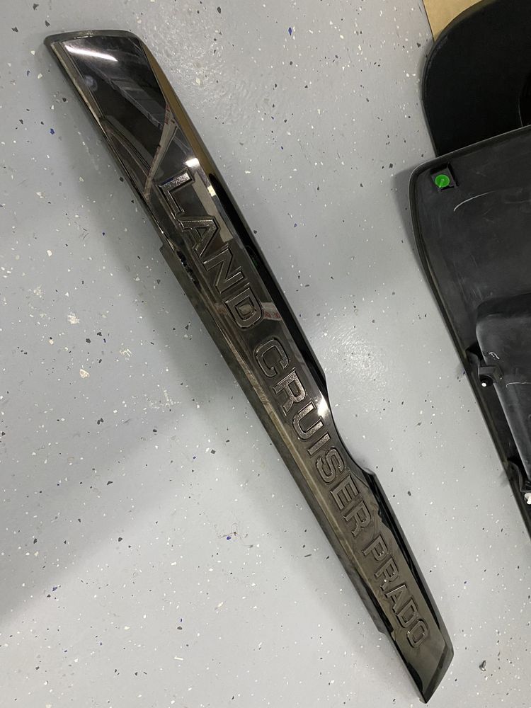 Подномерник Toyota Land Cruiser 150