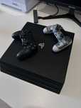 PS4 Pro 1TB в идеальном состоянии
