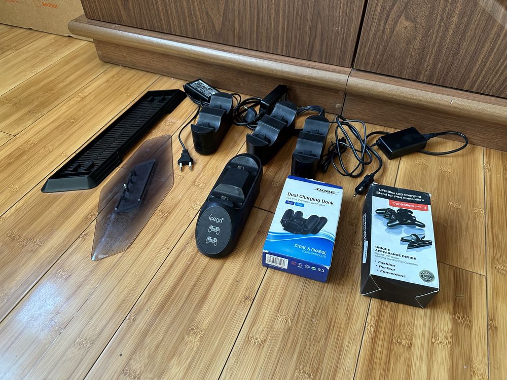 Док станции/подставки на PlayStation 4 а также джойстики и игры