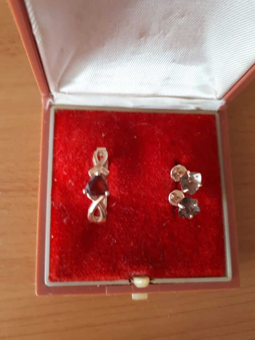 Продам золотое кольцо, серьги