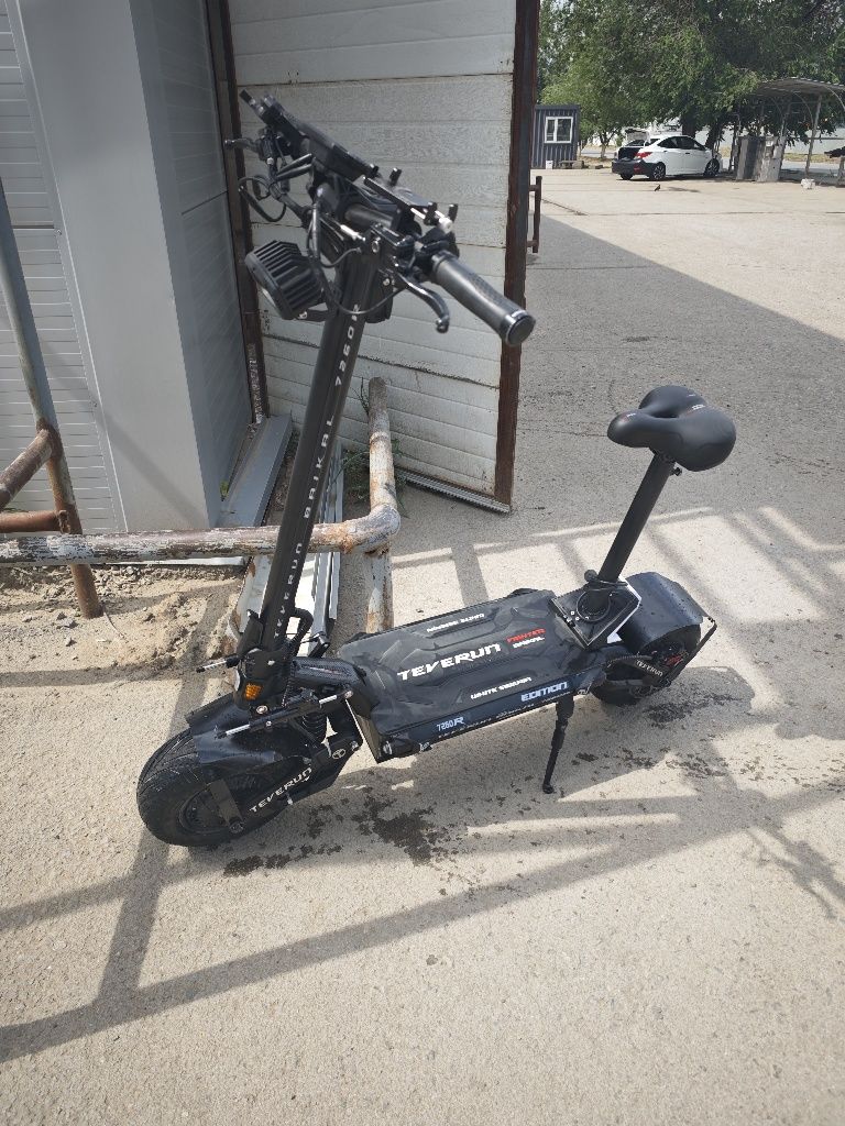 Продам электросамокат Teverun 7260r