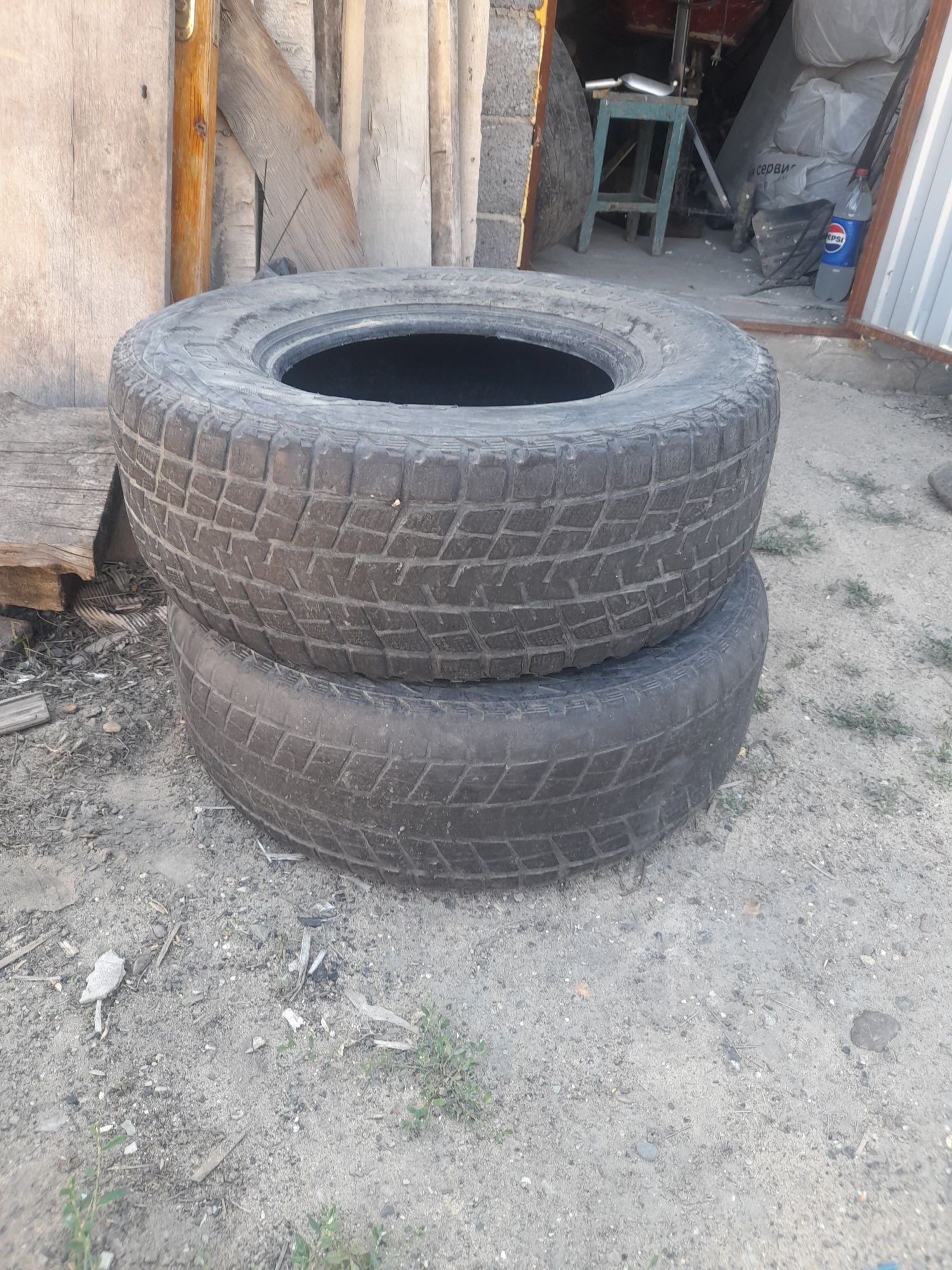 Продам шины 2шт ..