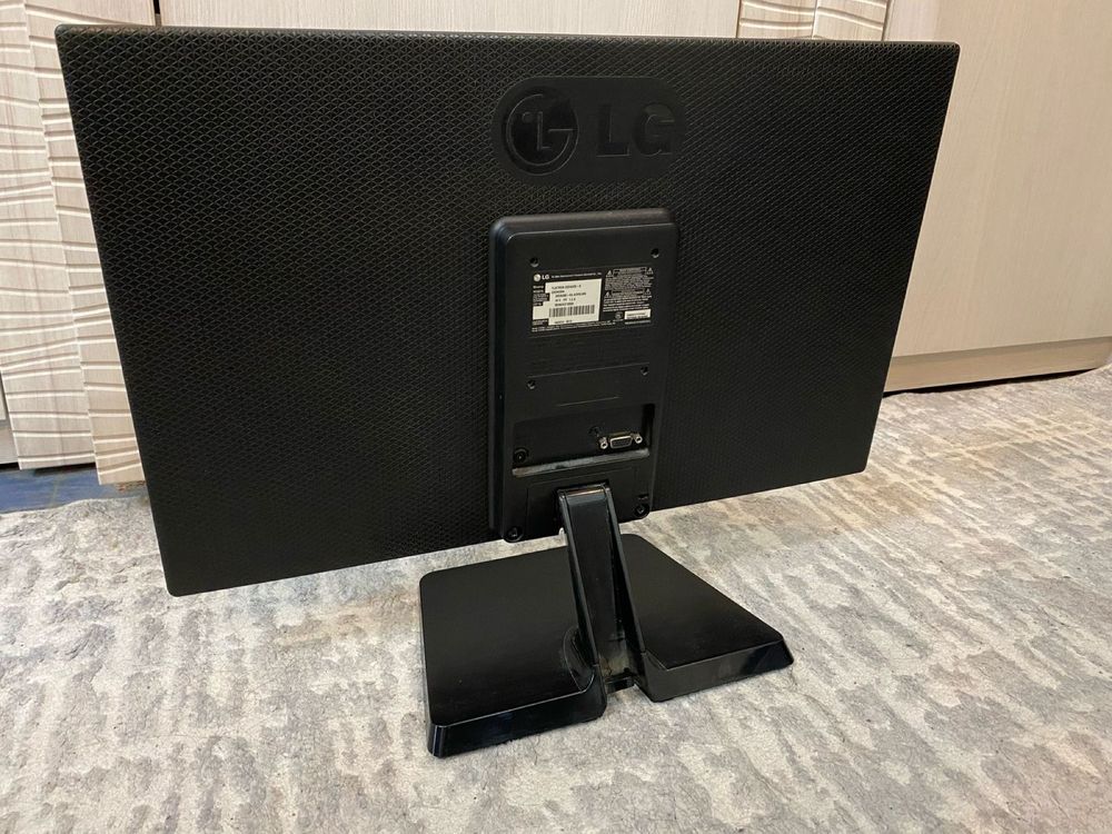 Монитор LG  21,5 дюйм