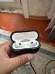 Air pods pro 2 наушники зарядный устройства нету