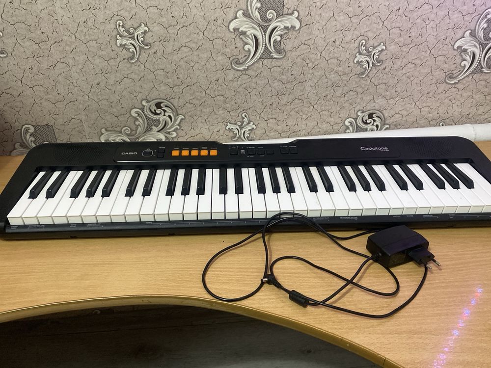 Продам Синтезатор