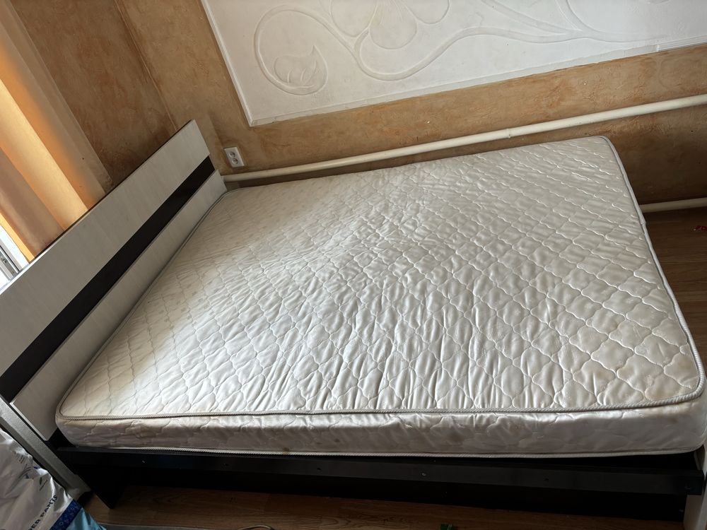 Продам спальный горнитур . Шкаф , кровать