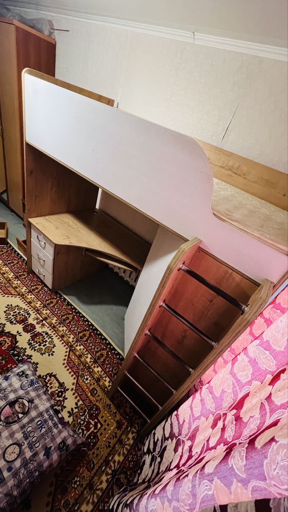 Продам  детскую кровать.