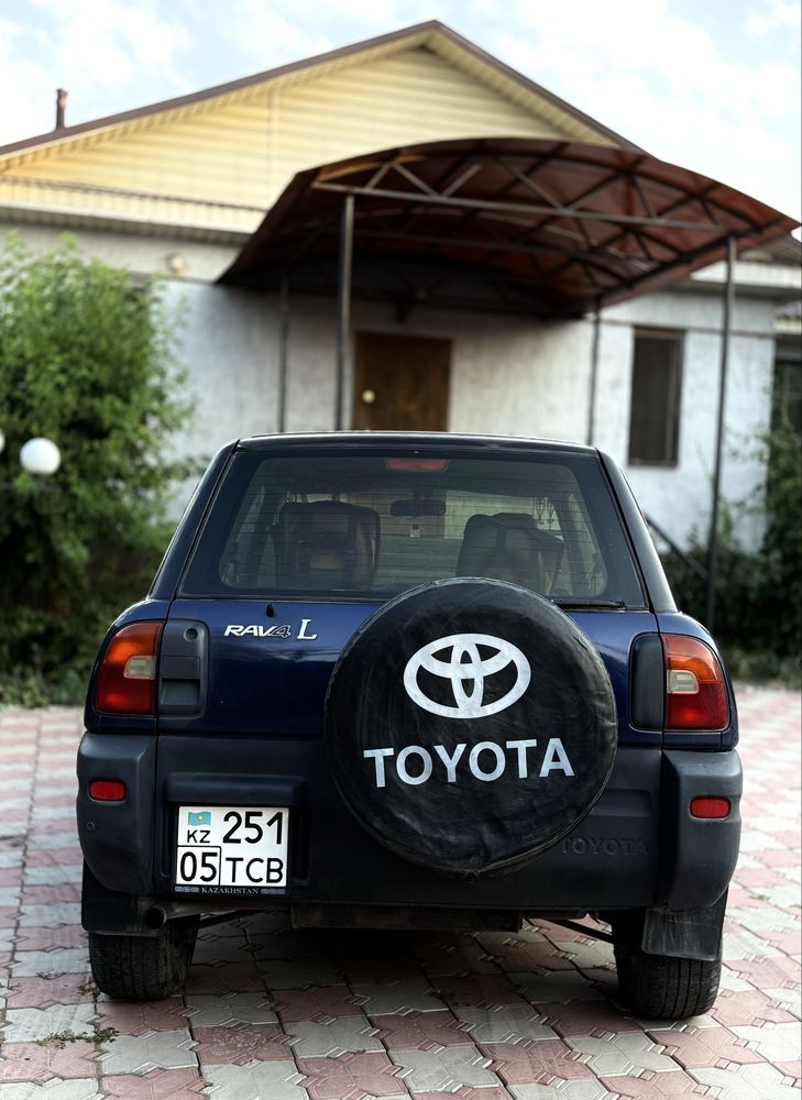 Продам машину toyota rav4 объем 2.0