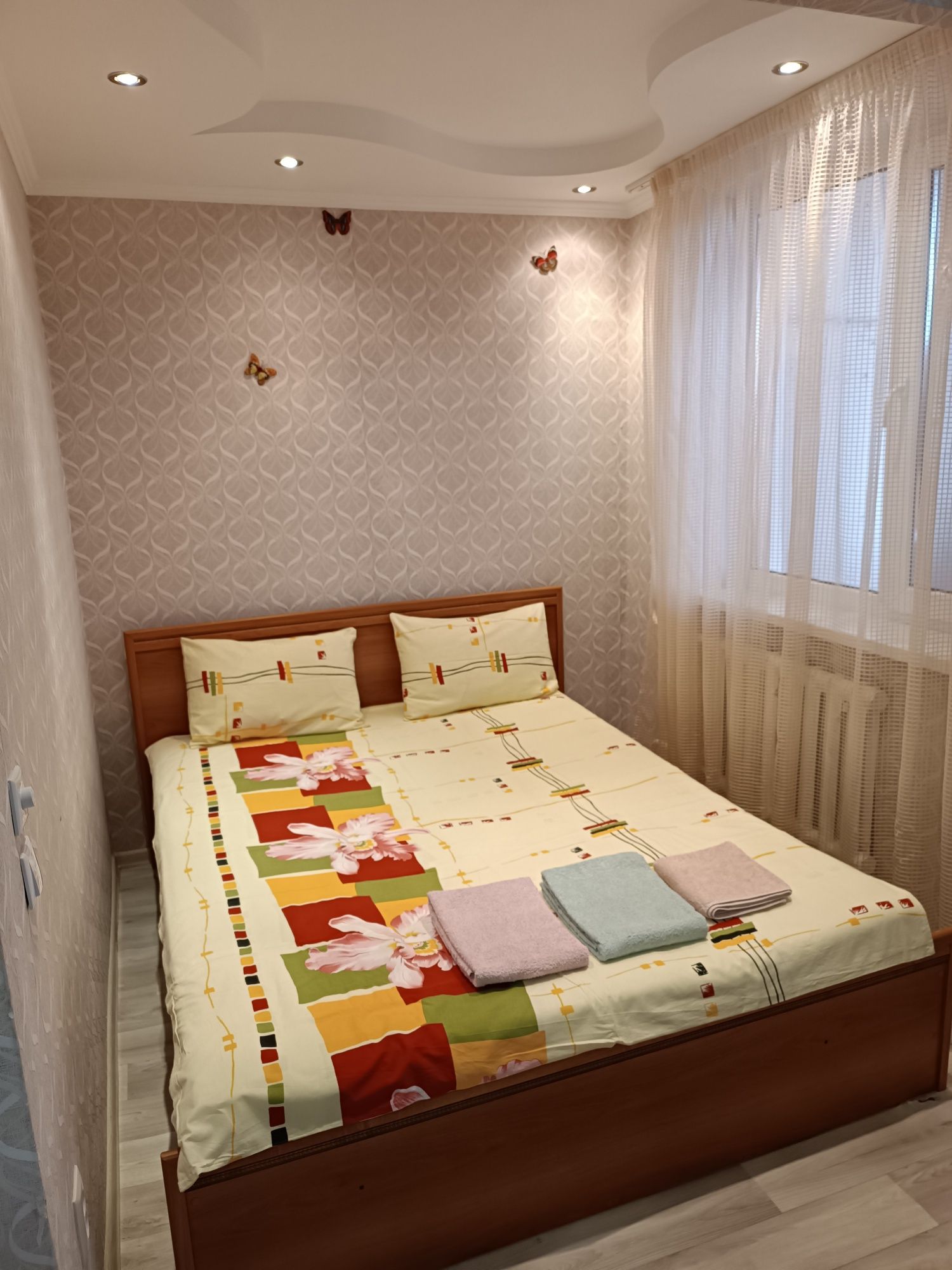 1-ком.кв.ул.пл.45кв.м.Посуточно,по часам! 6-4 ДЮСШ, Автостанция,Орда!