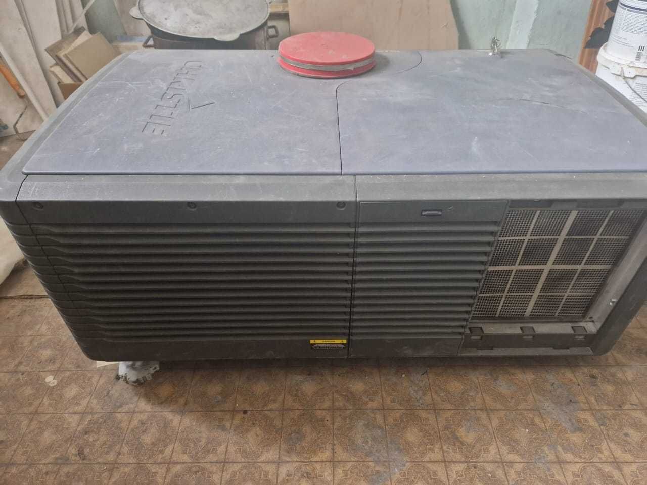 Продам Видеопроектор CHRISTIE CP2000-ZX для кинотеатров