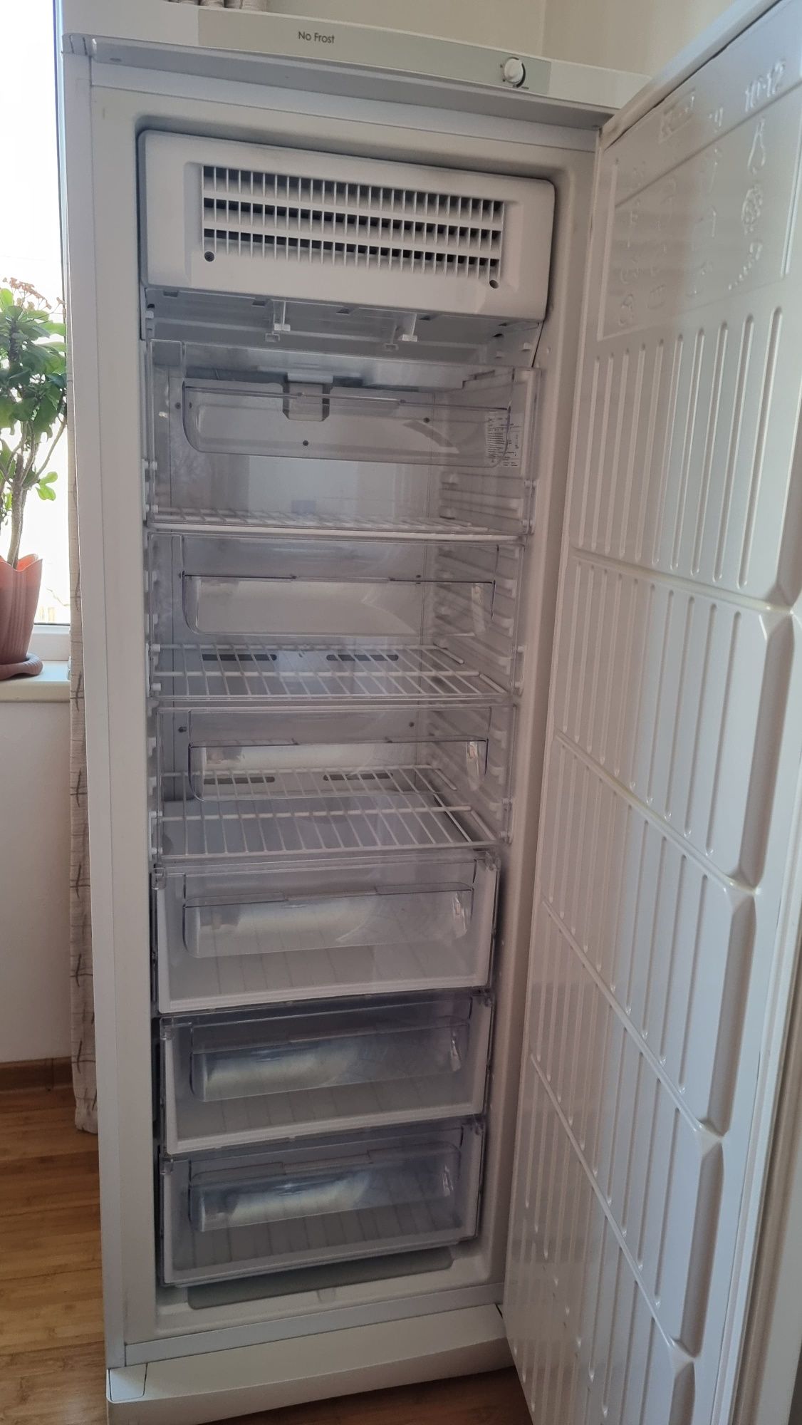 Морозильник indesit
