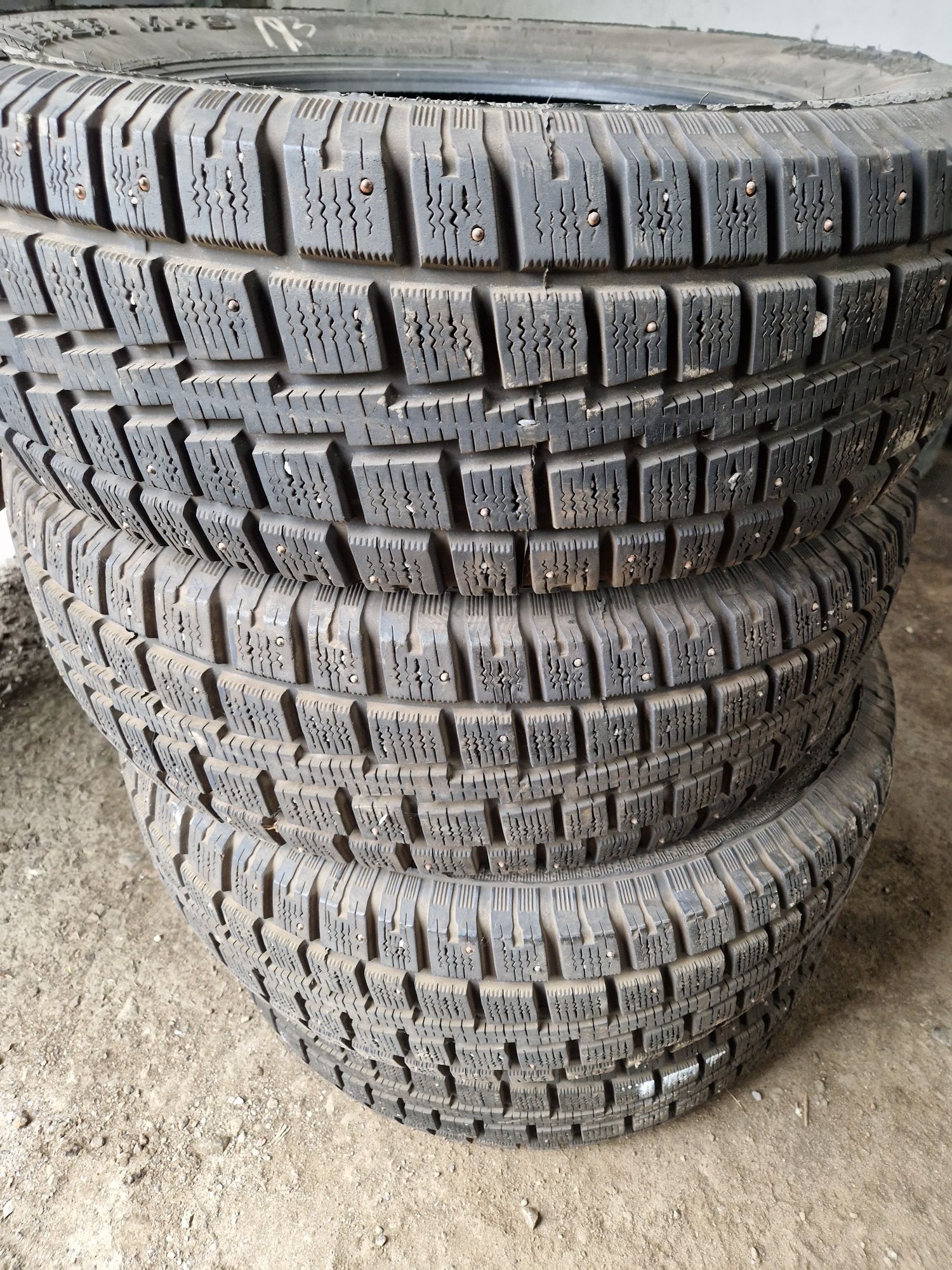 Продам резину 235/65 R17