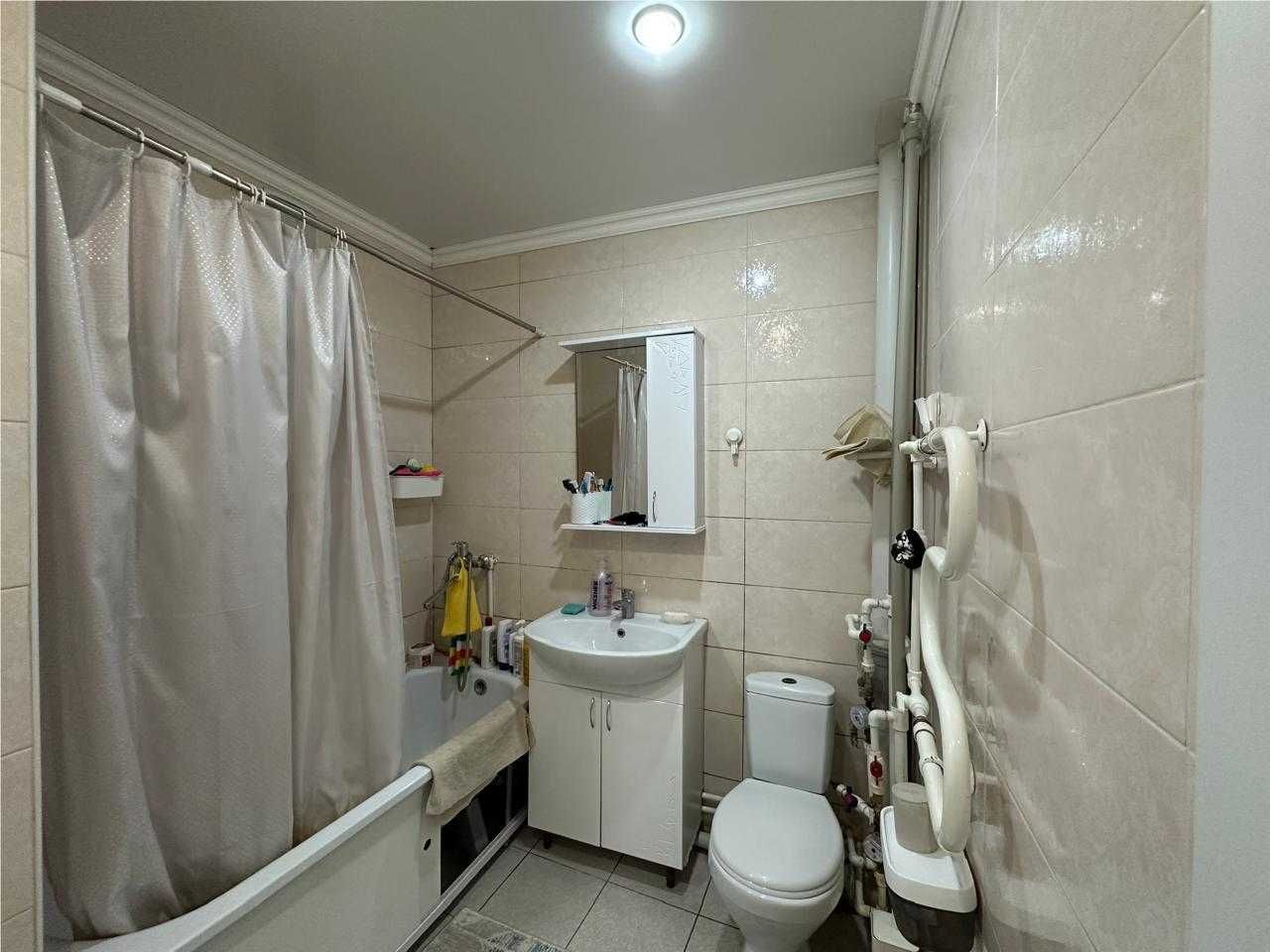 -Продам 3 комн в районе Род дома. Раздельная планировка!