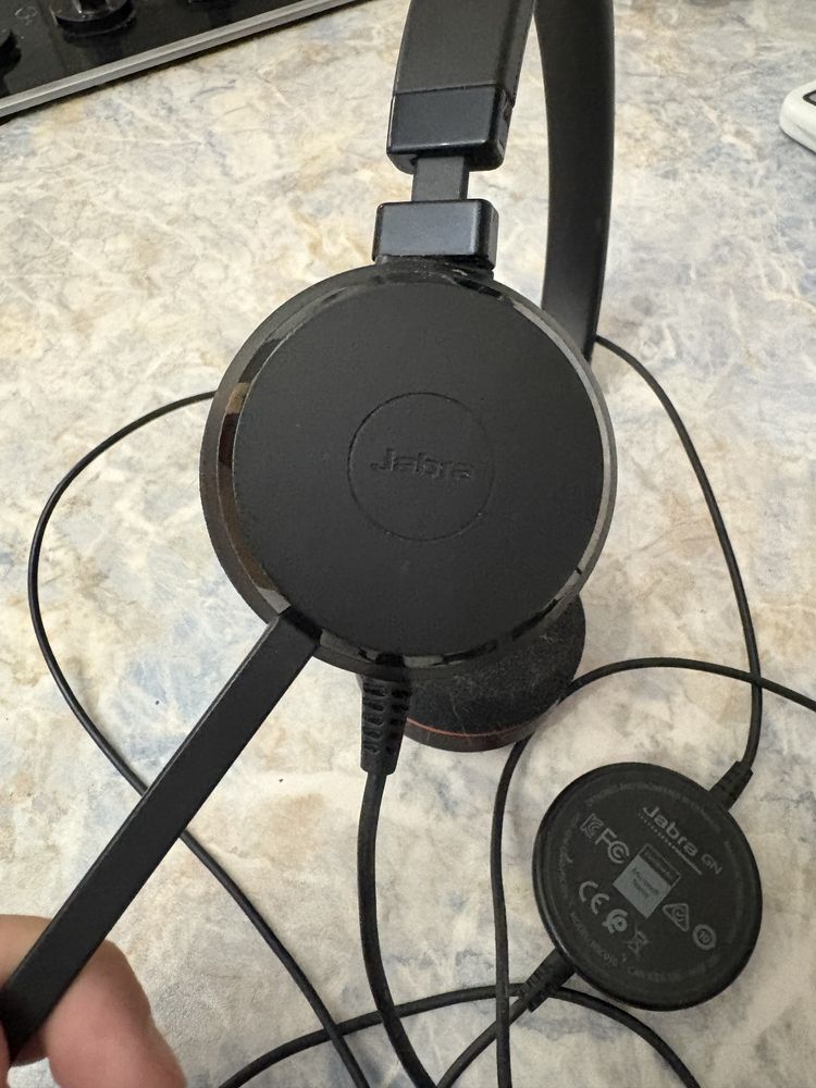 Гарнитура Jabra один наушник не работает