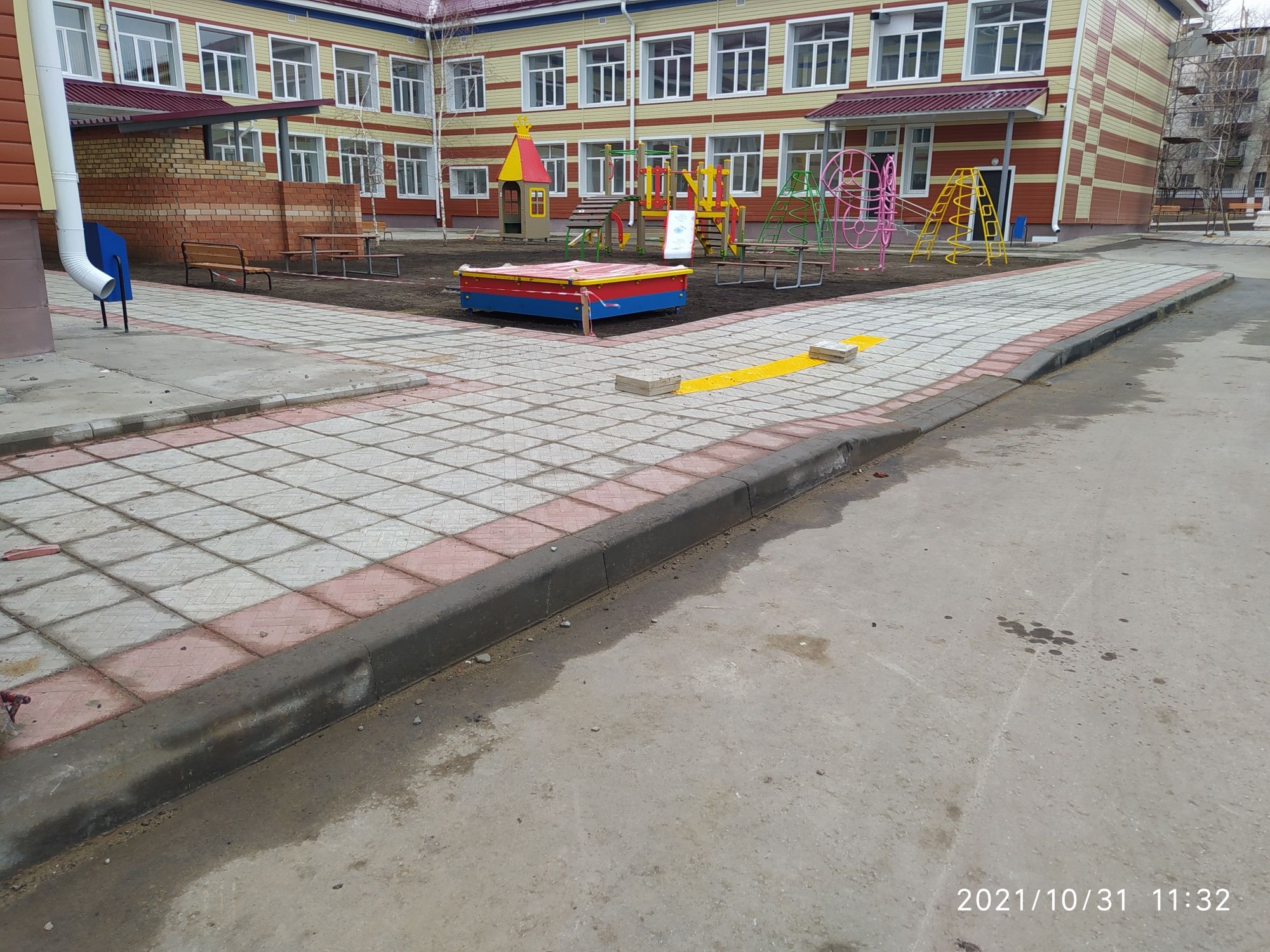 Укладка брусчатки, тротуарной плитки, бордюров, поребриков, рассрочка