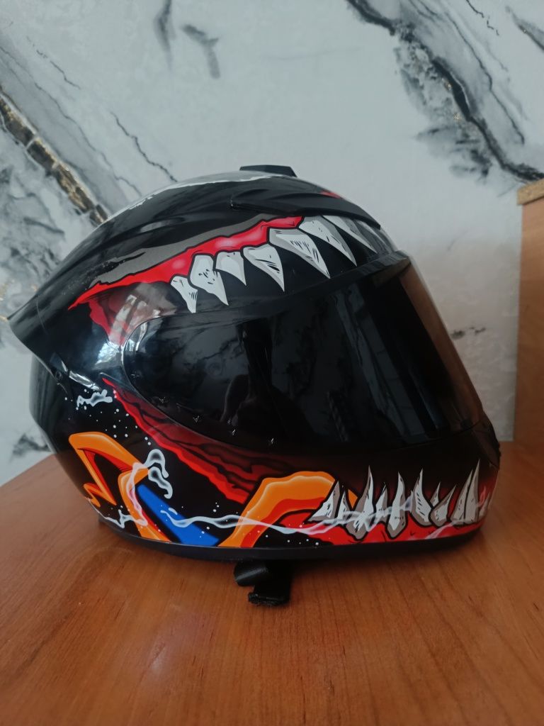 Мотошлем, шлем Venom от Gike