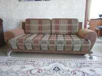 Продам Диван б/у с двумя креслами
