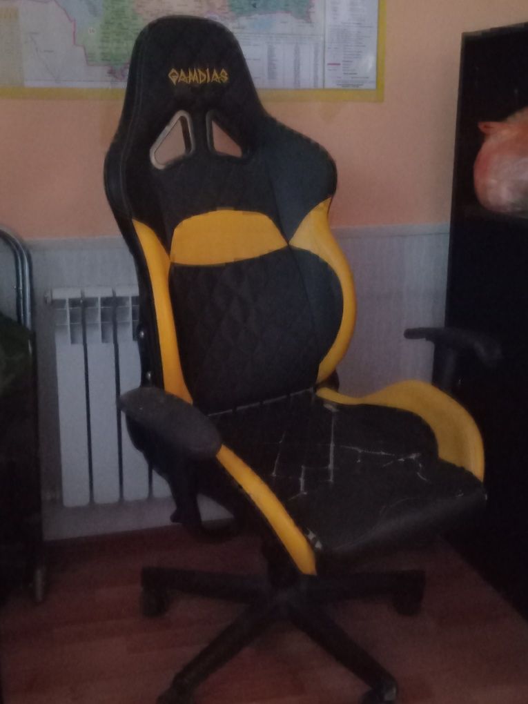 Компьютерный кресло