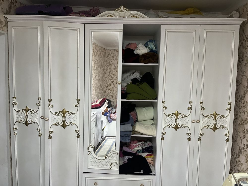 Мебель спальный комплект сатылады келісімді бағада беріп жіберемін