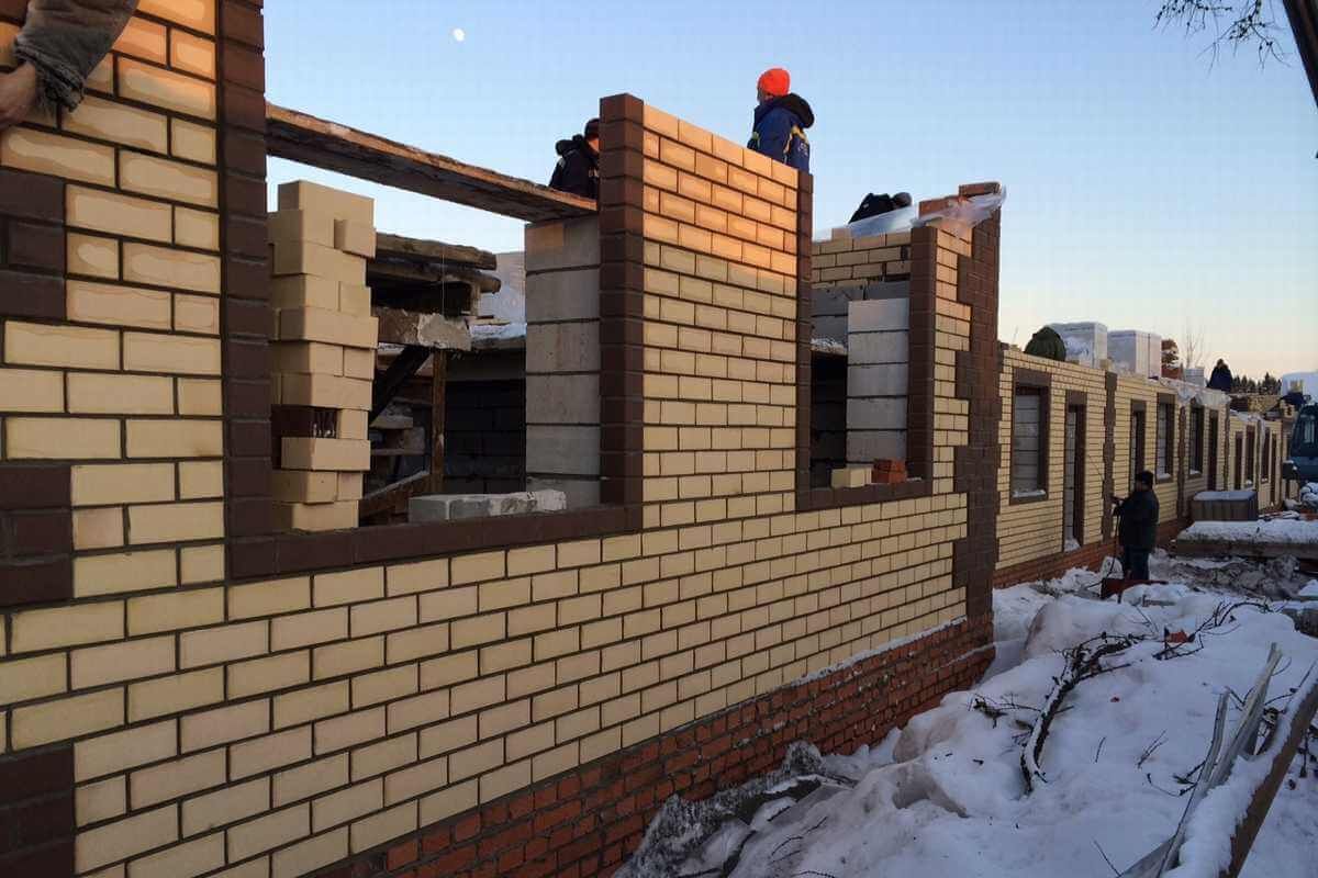 Крыша мягкая кровля черепица кладка кирпича фундамент брусчатка