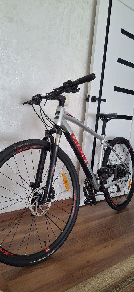 Продам Giant Roam 1