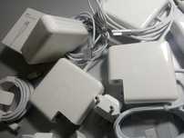 на MacBook 45W - зарядка, блок питания .