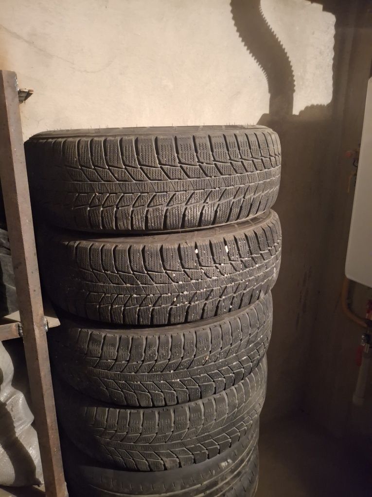 Продам резину зимние 185/70R14