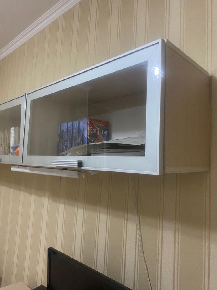 Продам стол  с полкой