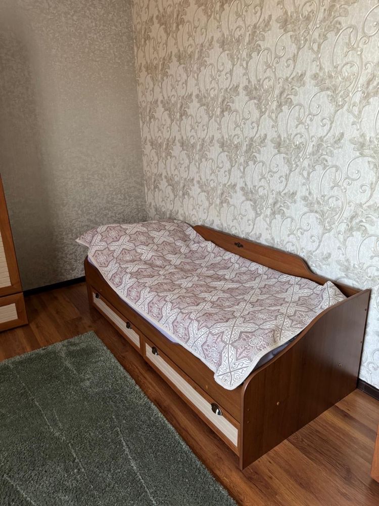 Гарнитур.