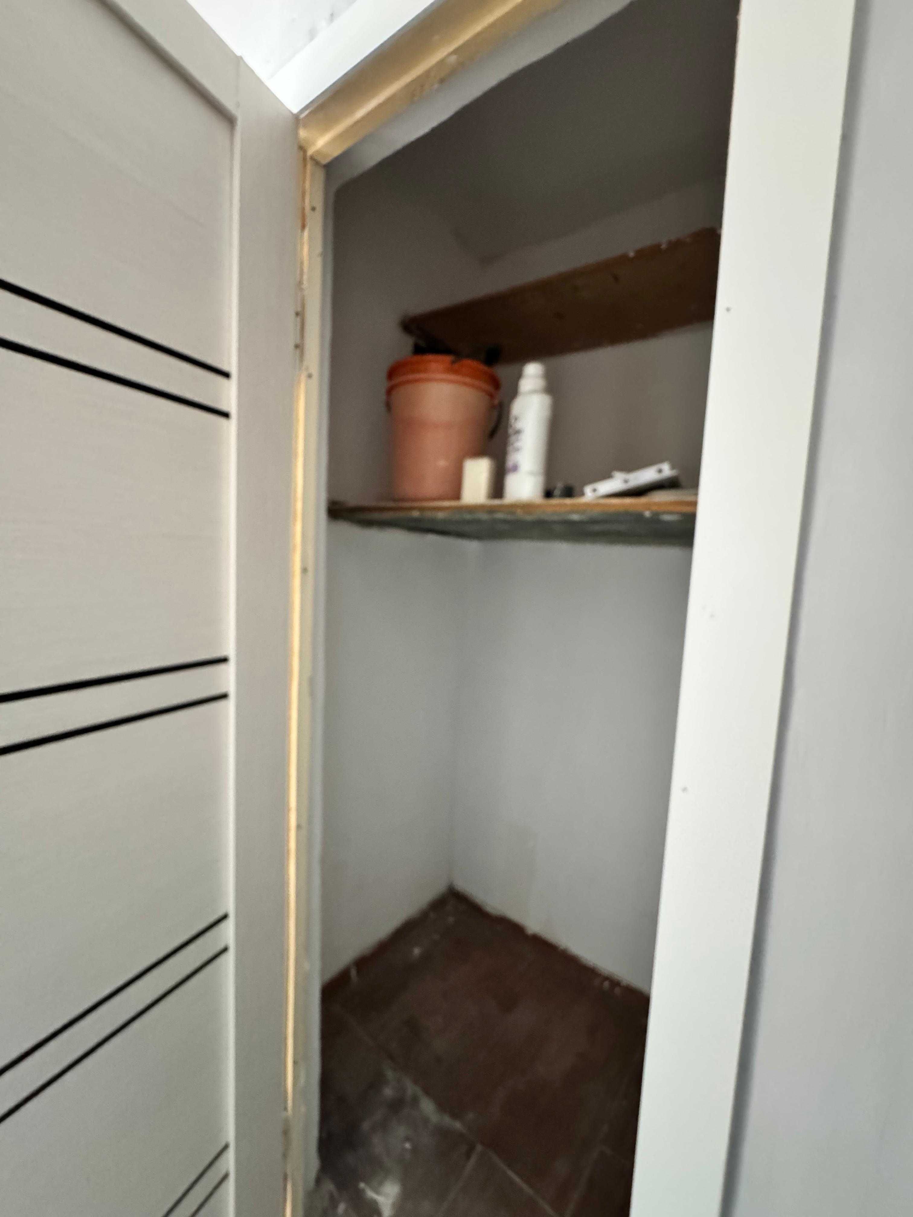 Продаём 2 комн. кв. - мкр. Восток -3 , дом 9 на 5/5 этаже
