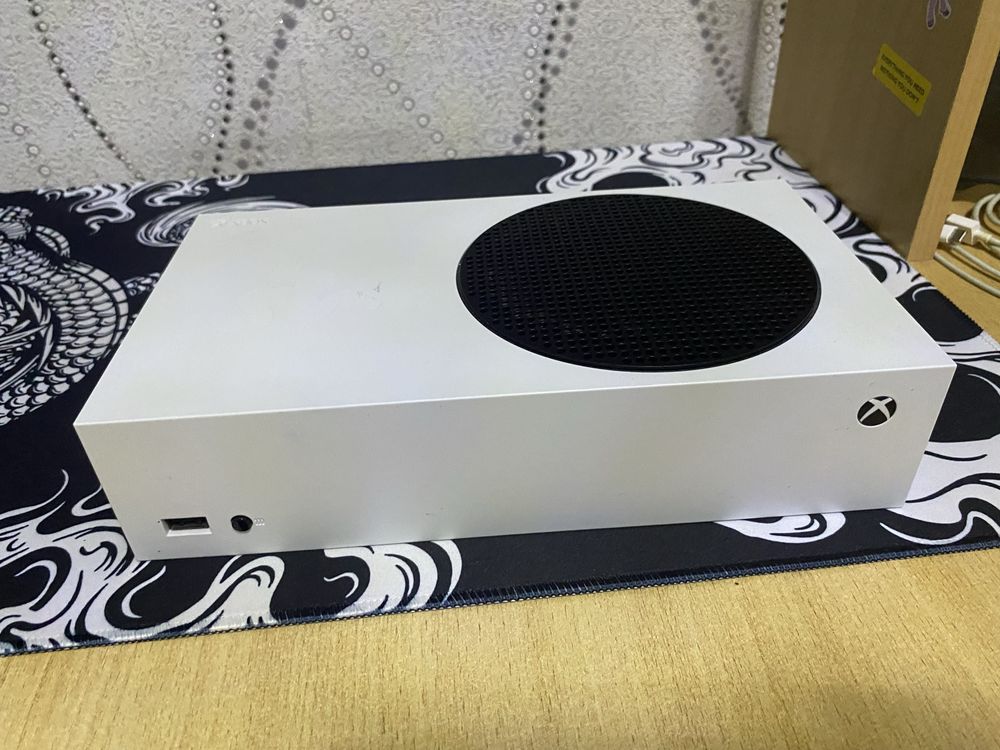 Продам XBOX Series S 145000