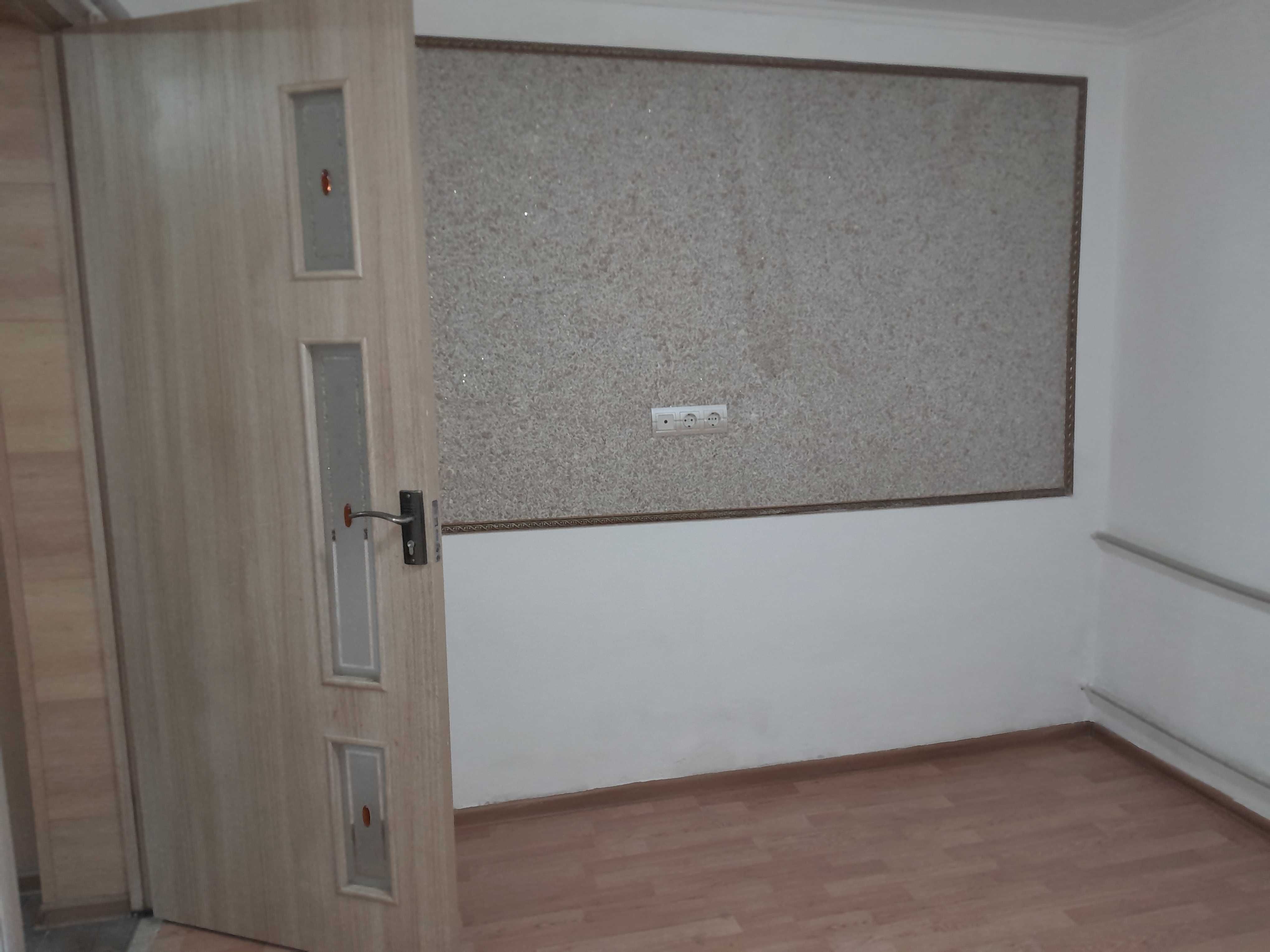 Квартира времянка 3 комнаты 120 тыс 
Алгабас мкр. срочно .