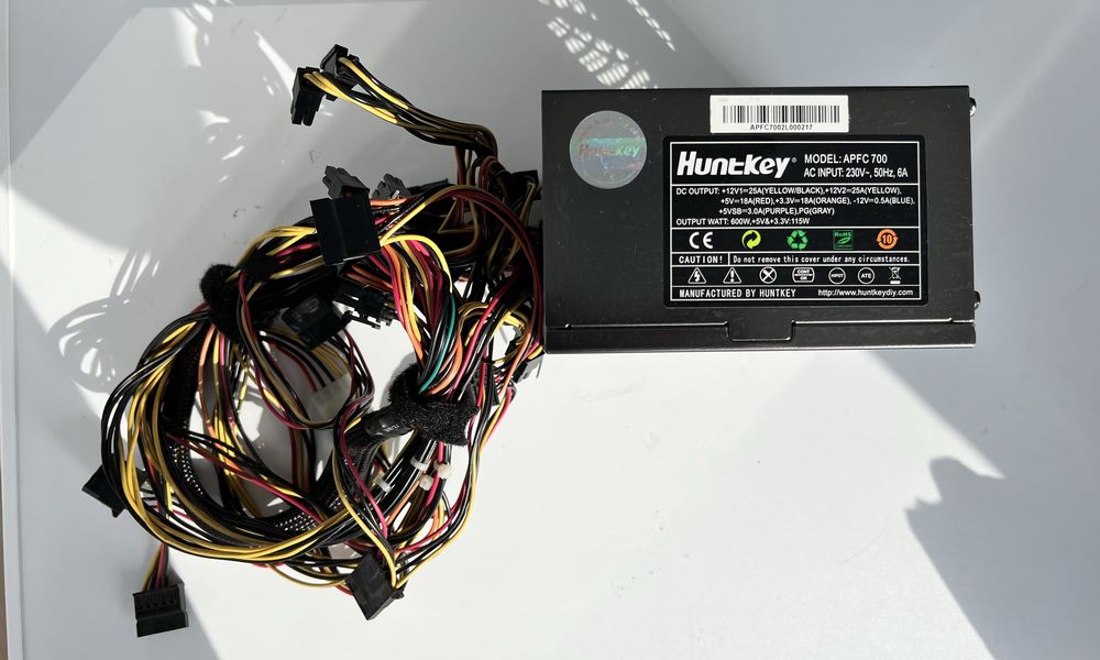 Продам Блок Питания Huntkey 700w