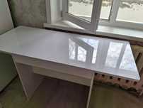 Продам новый стол МДФ с 4 табуретками (б/у)