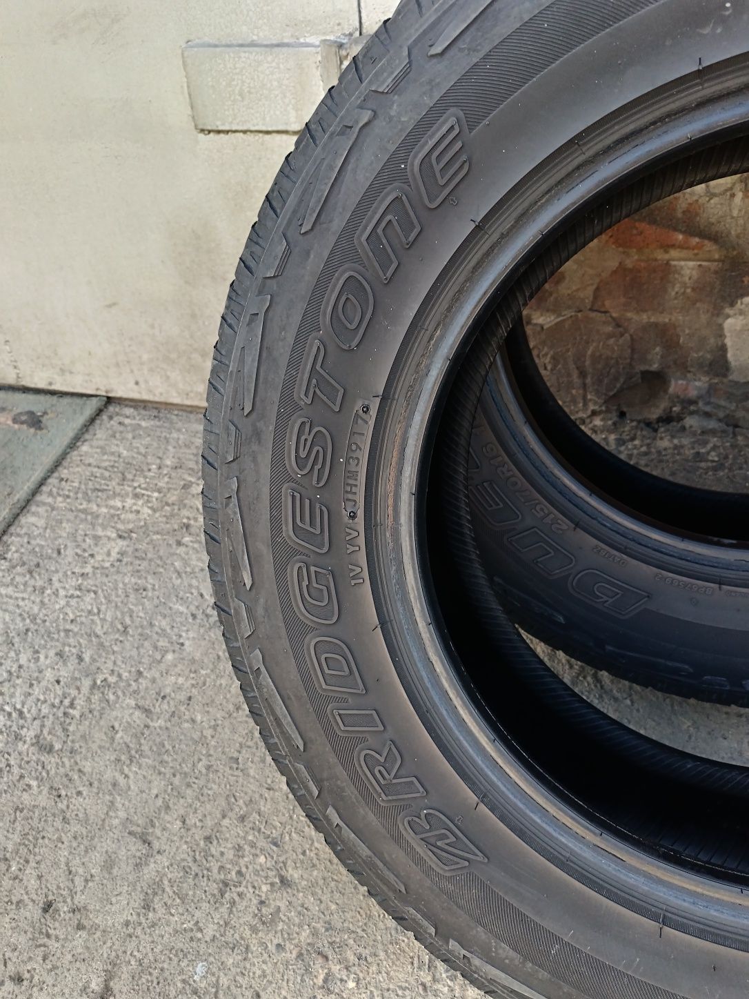 Продам 2 шины 215/70/R16