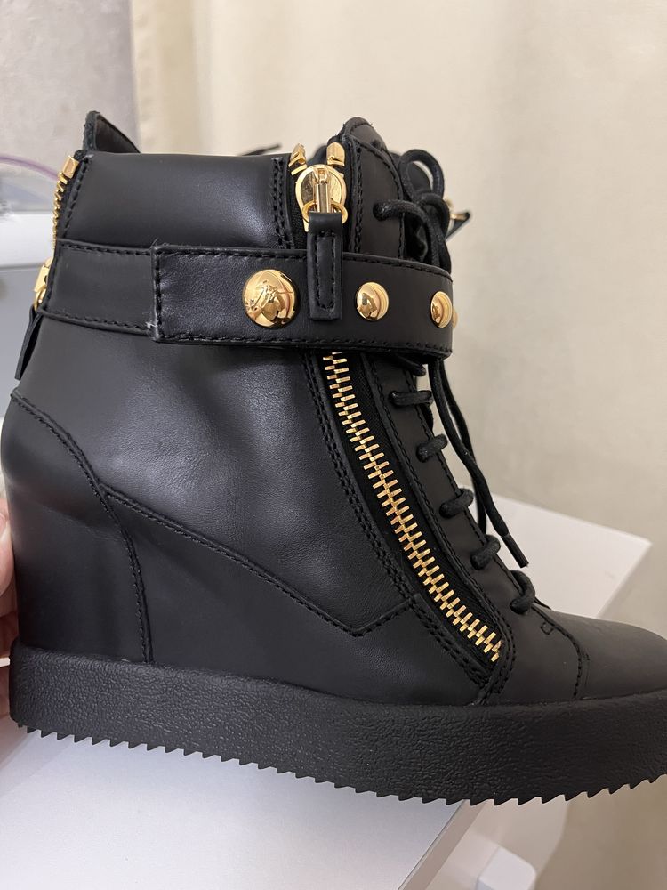 Новые ботинки итальянского бренда GIUSEPPE ZANOTTI DESIGN