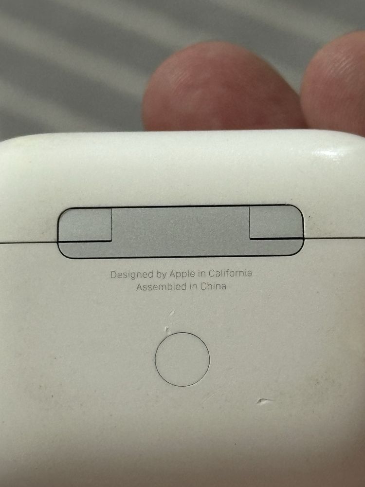 Правый наушник AirPods Pro 1 + кейс (Case with lightning)