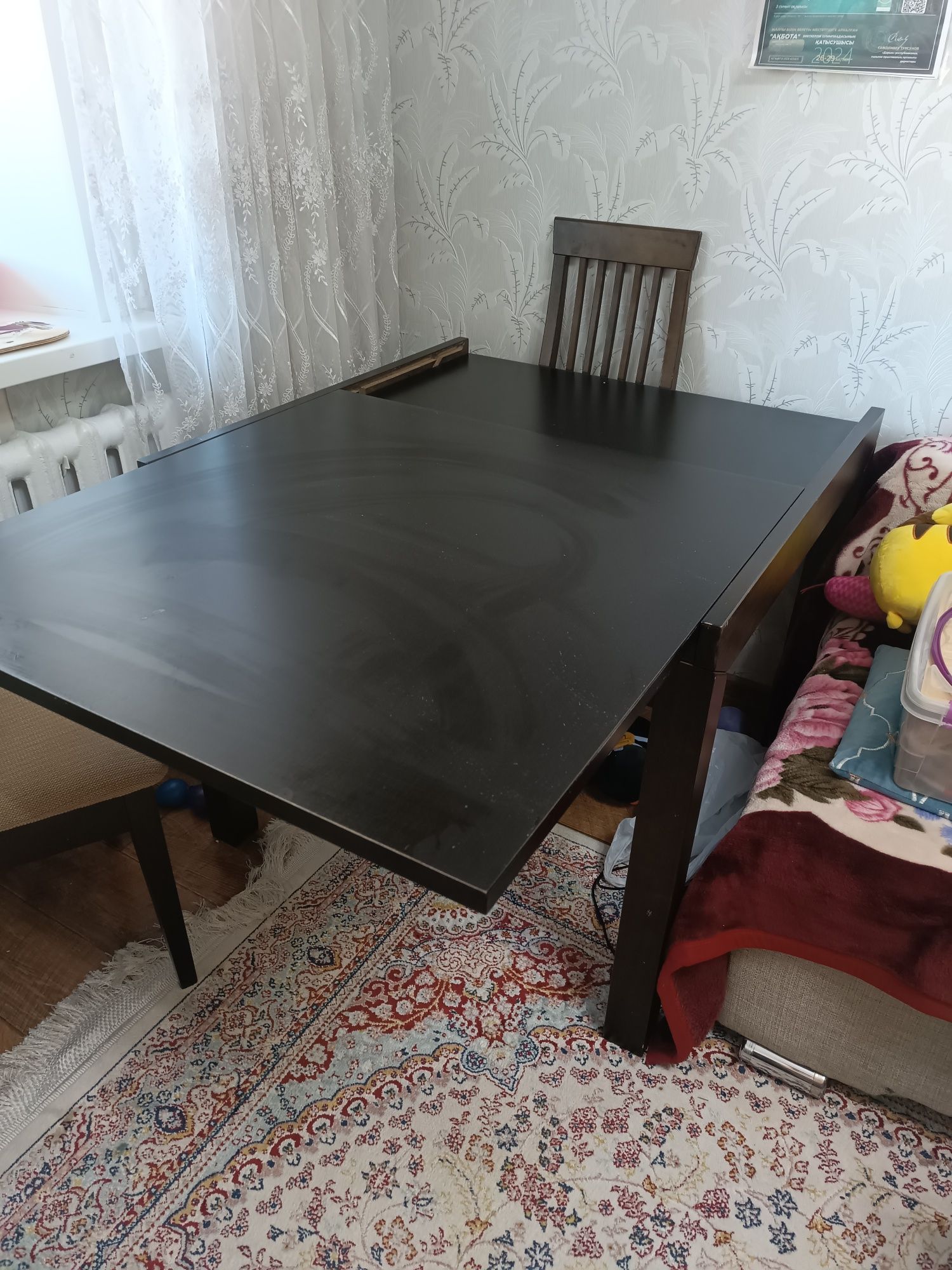 Стол в гостинную, зал, выдвигается на 1.8 м