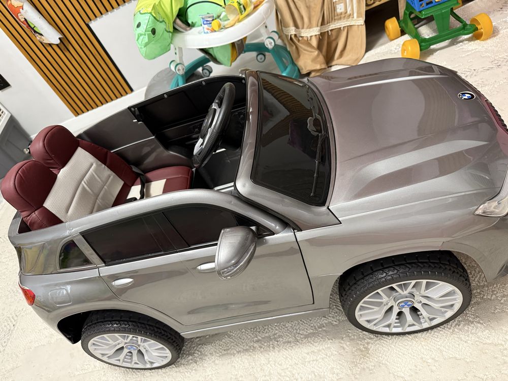 BMW X8 серого цвета